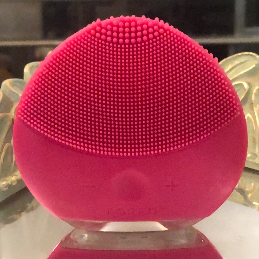 Foreo Luna deluxe face cleansing tool